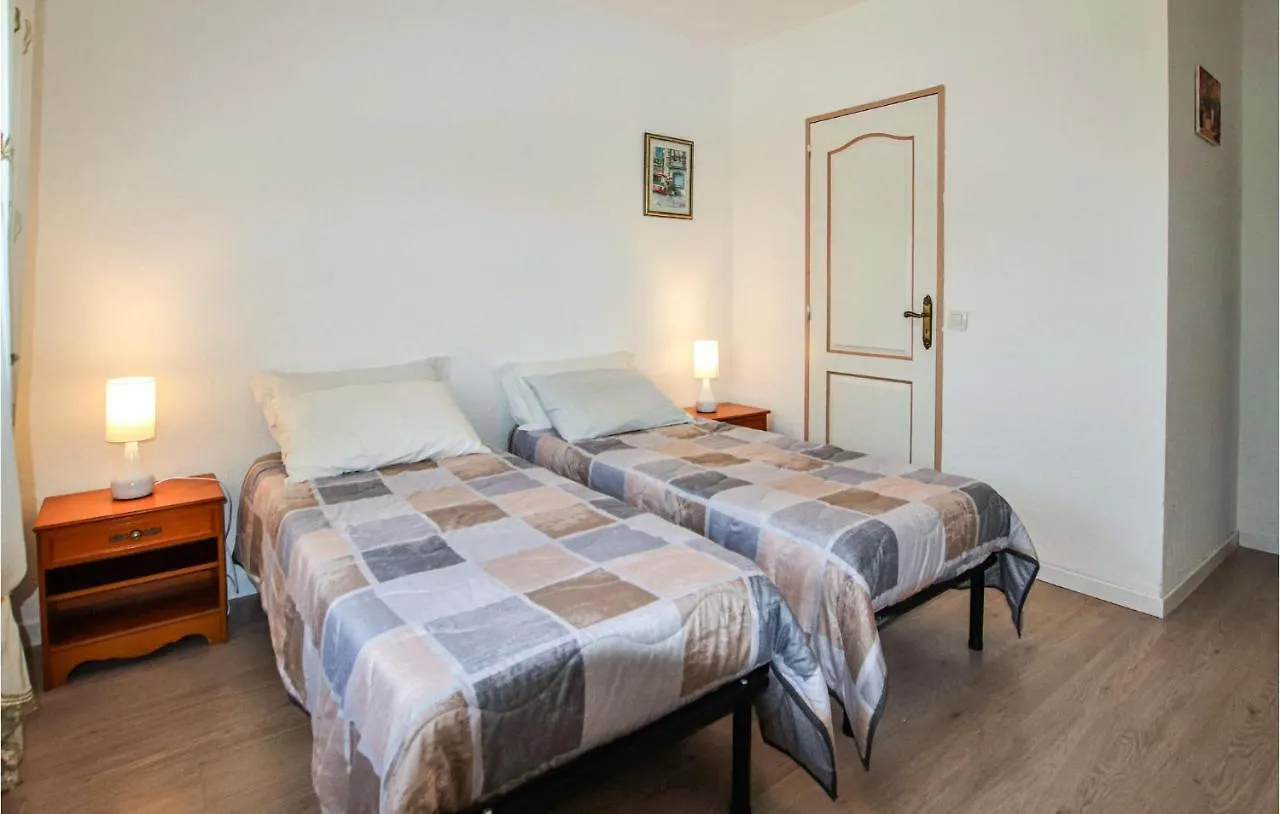 Beautiful Home In Flacheres With Kitchen Holiday home