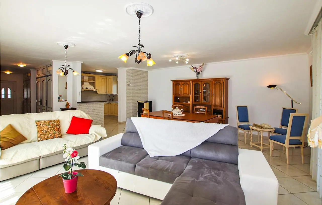 Beautiful Home In Flacheres With Kitchen Holiday home