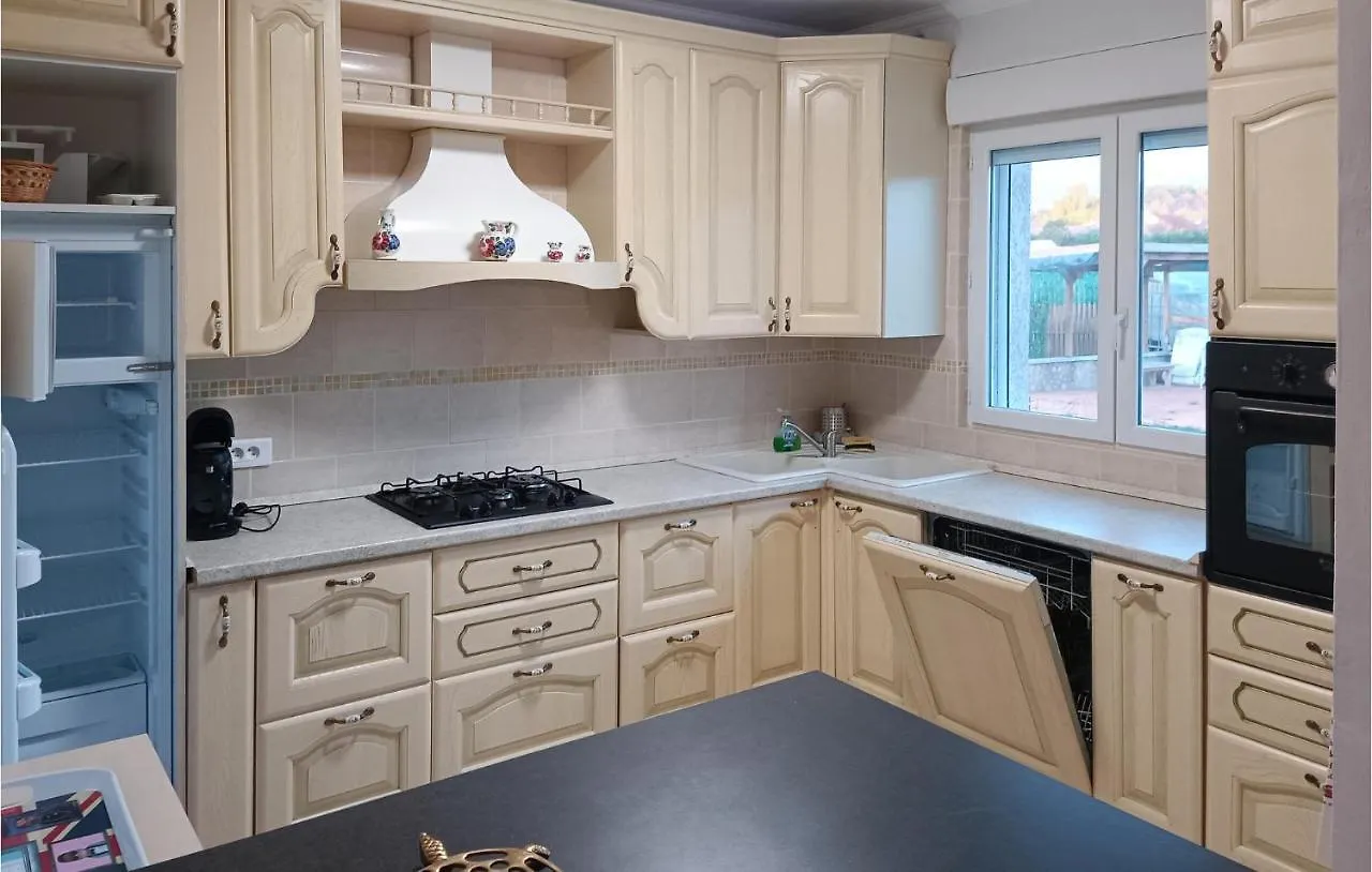Beautiful Home In Flacheres With Kitchen 0*,  France