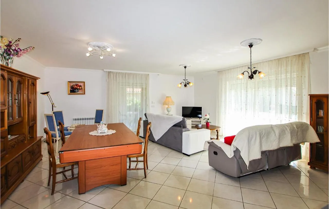 Beautiful Home In Flacheres With Kitchen Holiday home