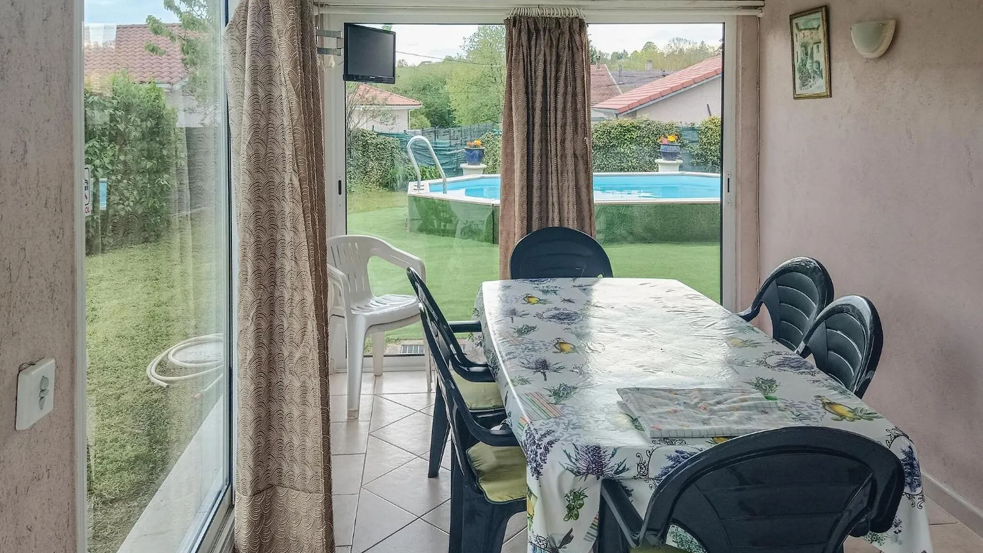 Beautiful Home In Flacheres With Kitchen France
